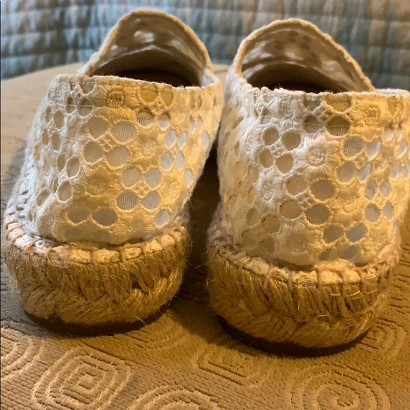 Chanel lace and patent espadrille - Picture 2 of 3